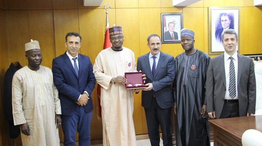 Nijeryalı heyet, Fırat &Uuml;niversitesini gezdi