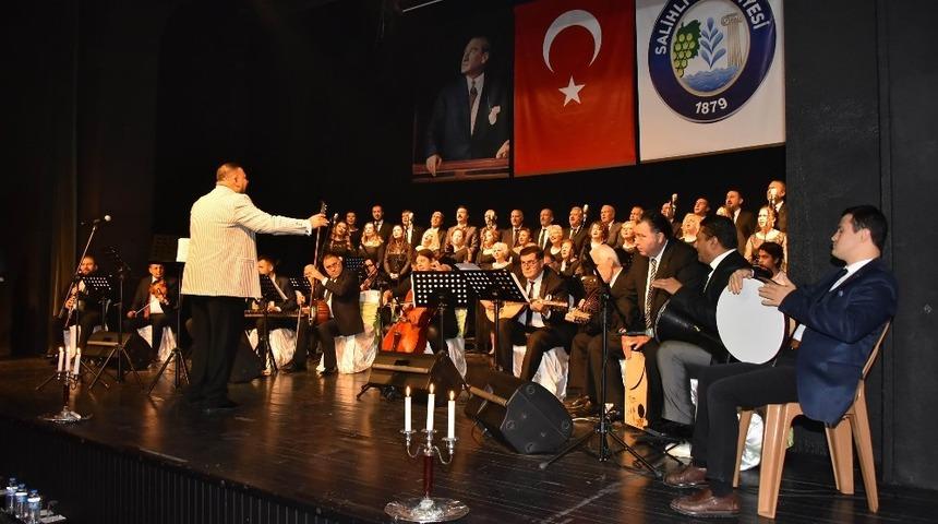 Salihli&rsquo;de kış konseri b&uuml;y&uuml;ledi