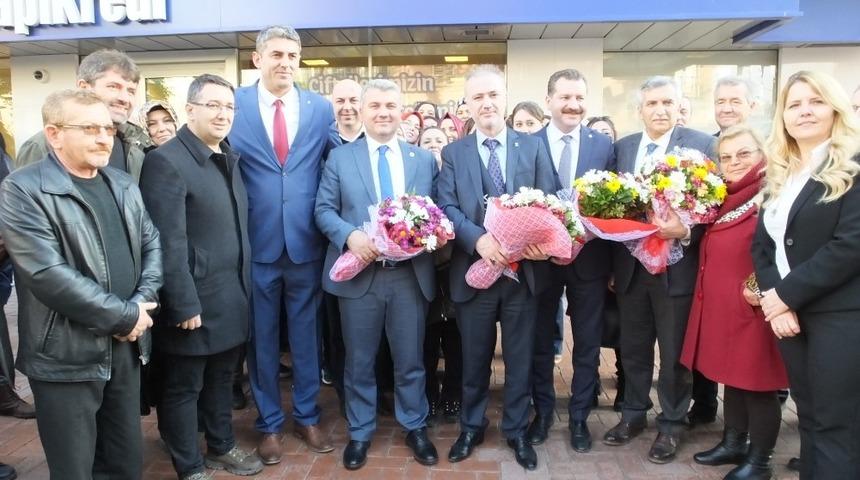 Burhaniye&rsquo;de &ccedil;eklerle karşılandılar