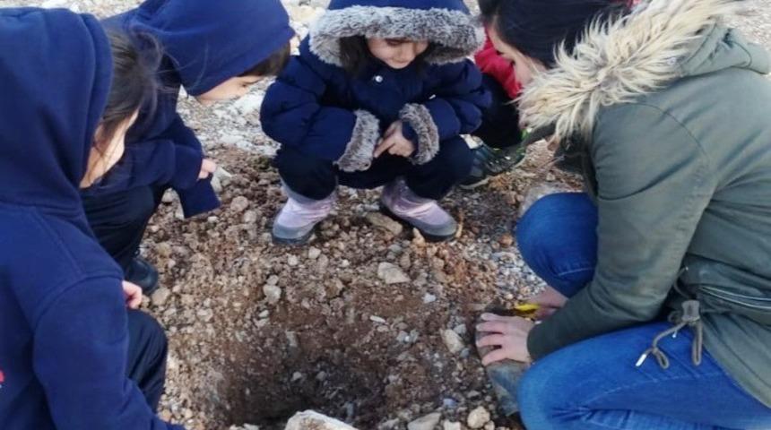 Mercan Koleji&rsquo;nde fidan dikimi ger&ccedil;ekleştirildi