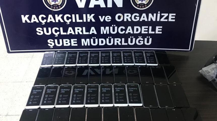 Van’da cep telefonu kaçakçılığı