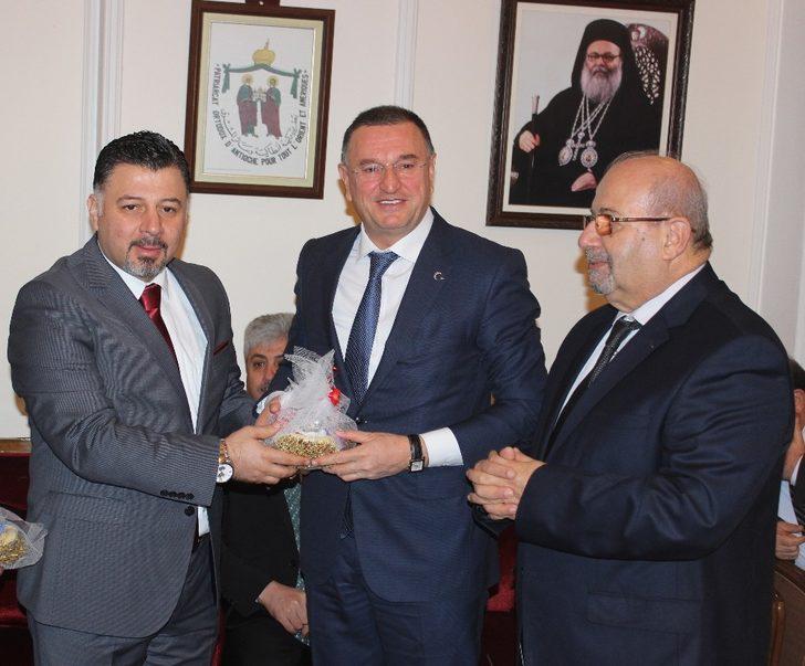 Vali Doğan ve Başkan Savaş, Hıristiyan vatandaşların Noel Bayramı’nı kutladı G2