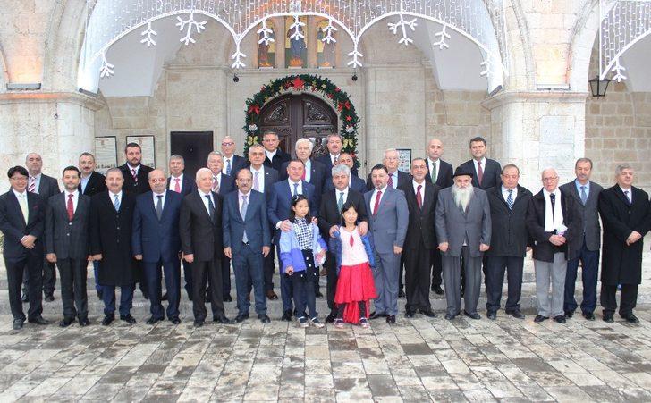 Vali Doğan ve Başkan Savaş, Hıristiyan vatandaşların Noel Bayramı’nı kutladı G4