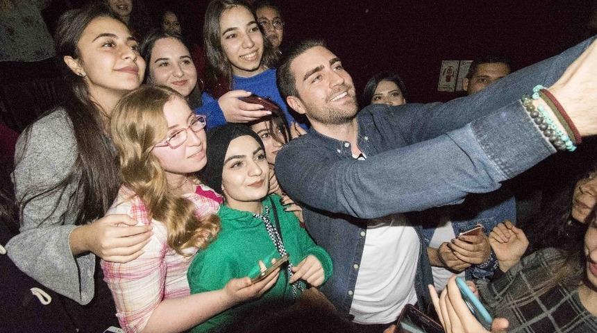 Adana&rsquo;da &ldquo;Yanımda Kal&rdquo; filminin oyunculu &ouml;zel g&ouml;sterimi