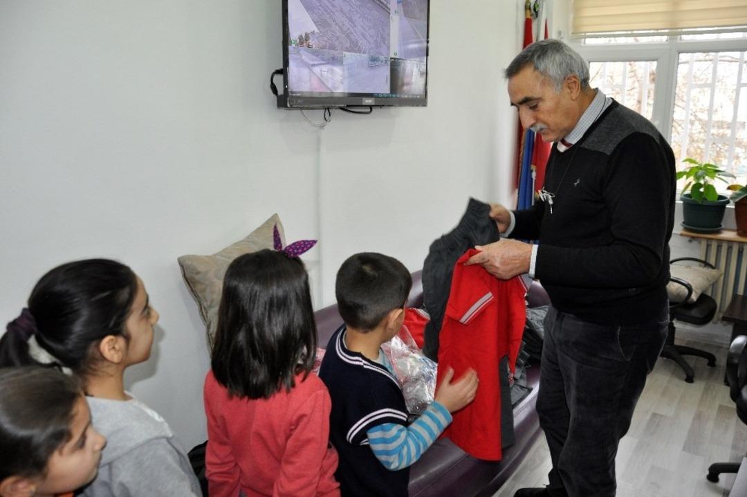 Hayırsever iş adamı y&uuml;z g&uuml;ld&uuml;rd&uuml;