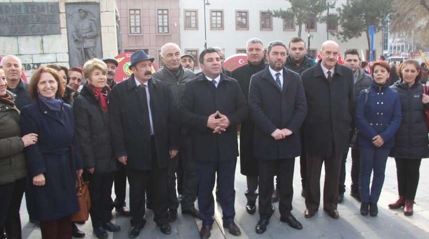 CHP, Malatya&rsquo;da İsmet İn&ouml;n&uuml;&rsquo;y&uuml; &ouml;l&uuml;m yıl d&ouml;n&uuml;m&uuml;nde andı