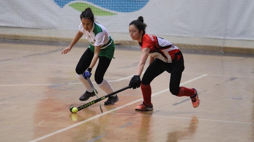 Kadınlar salon hokeyi şampiyonu Polisg&uuml;c&uuml;