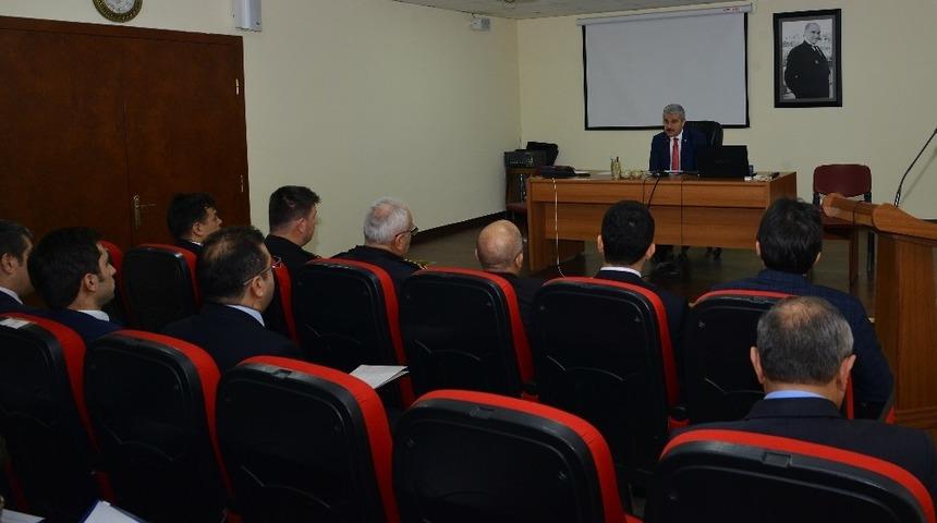 Vali Akın, "Kamu kurumları uyumlu &ccedil;alışmalı"