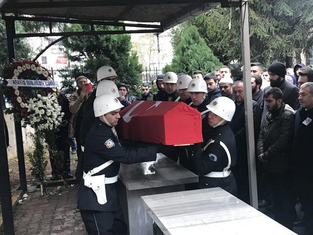 Kalp krizi sonucu ölen polis için tören