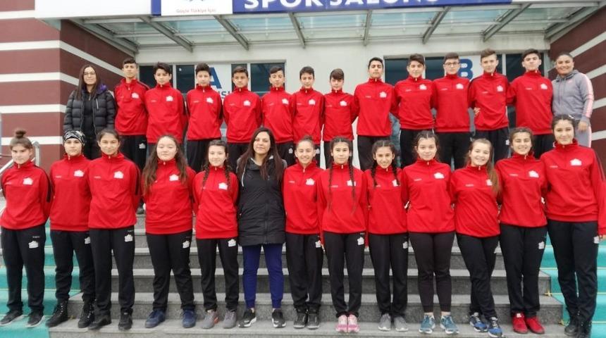 Denizlili hentbolcular &ccedil;eyrek finalde