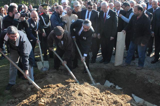 55 yıl sonra, vurulduğu yere defnedildi