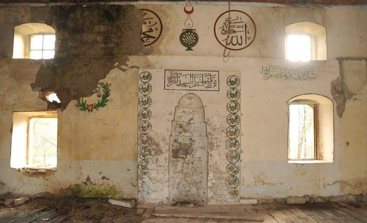 Defineciler 3 asırlık binayı talan etti  G4