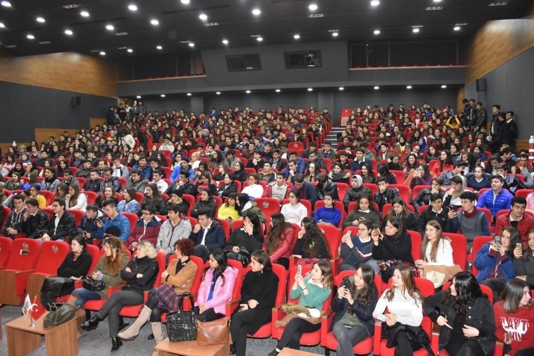 Nazilli&rsquo;de &ldquo;Başka Tren Gıdı Gıdı&rdquo; belgeseli &ouml;ğrencilerle buluştu