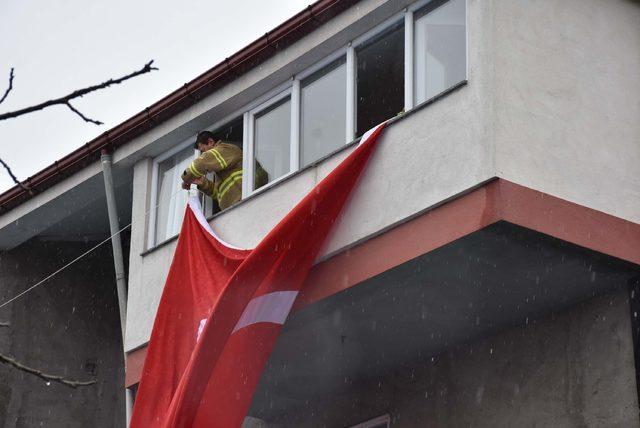 Şehit askerin baba evinde yas var 1