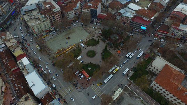 Başkan Polat, yeni kent meydanı çalışmalarını inceledi