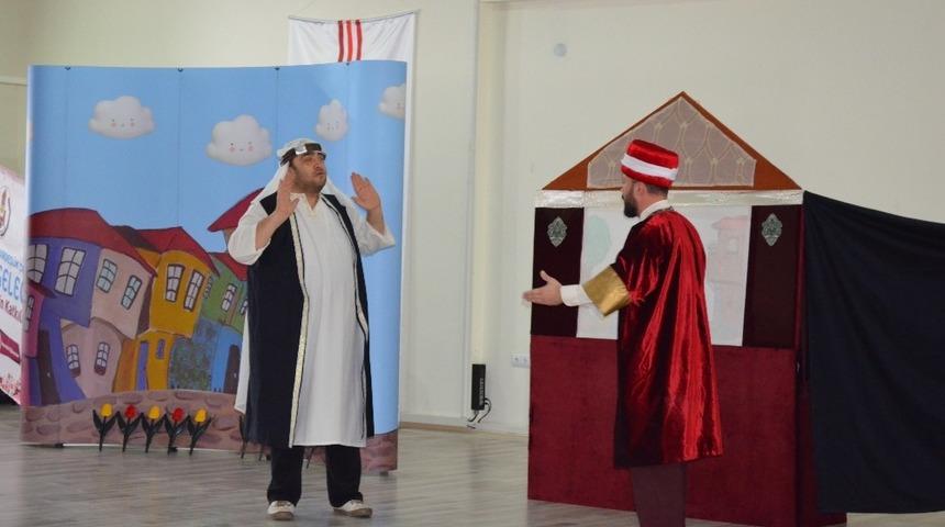 K&ouml;y &ouml;ğrencileri tiyatro ile buluştu