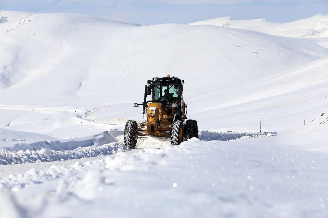 Van&rsquo;da karla m&uuml;cadele &ccedil;alışması