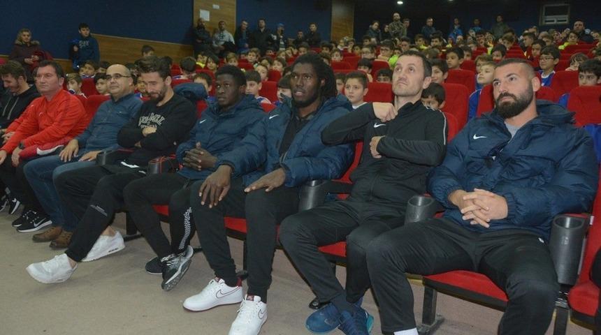 Aliağaspor FK’nın yıldızları altyapı oyuncularıyla söyleşide buluştu