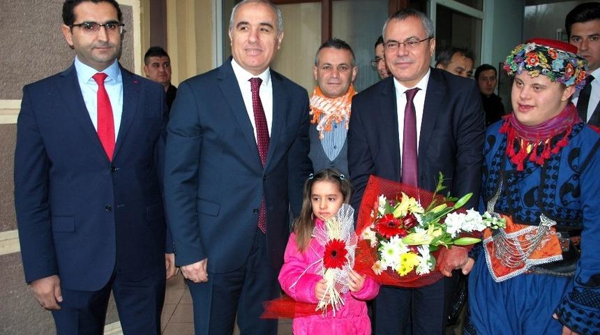 Vali Deniz&rsquo;den Salihli ziyareti