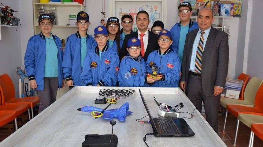 &Ouml;ğrenciler kendi drone&rsquo;larını  yaptı