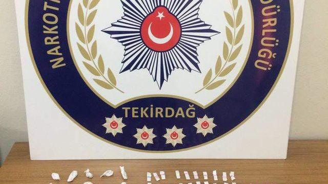 Duvardaki prizli gizli bölmeden uyuşturucu çıktı