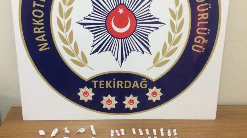 Duvardaki prizli gizli b&ouml;lmeden uyuşturucu &ccedil;ıktı