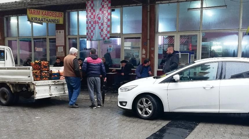 Kahvehane &ouml;n&uuml;nde d&uuml;şen adam hastanede hayatını kaybetti