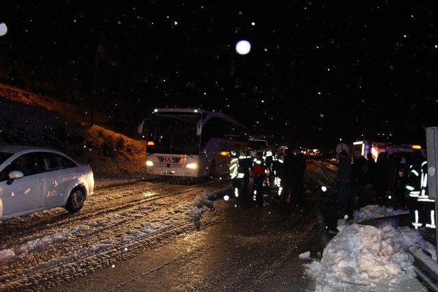 D-300 karayolu kar nedeniyle 2 saat trafiğe kapalı kaldı