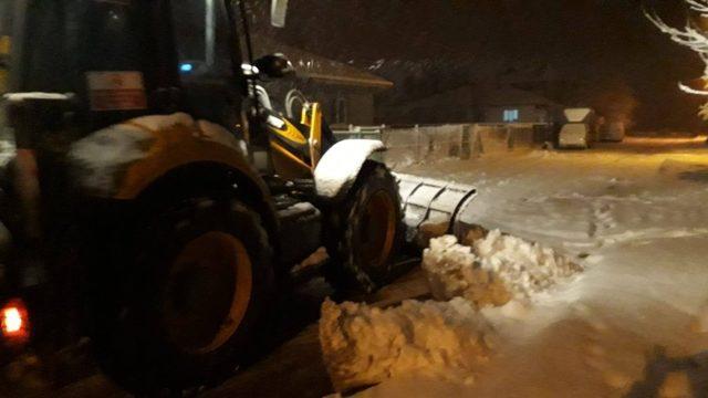 Seyitgazi Belediyesi’nin karla mücadele çalışmaları