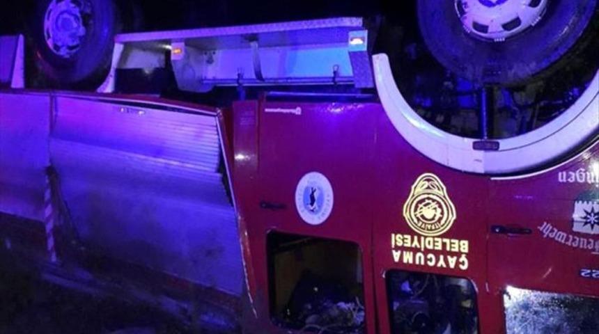 Zonguldak’ta itfaiye aracı devrildi: Yaralılar var