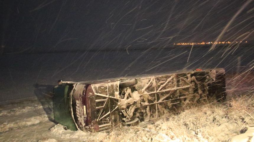 Bir gecede ikinci facia! Ankara'da yolcu otobüsü devrildi: Çok sayıda yaralı var!