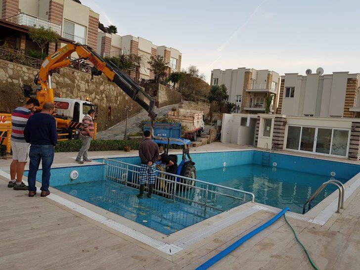 Yüzme havuzuna traktör girdi G2