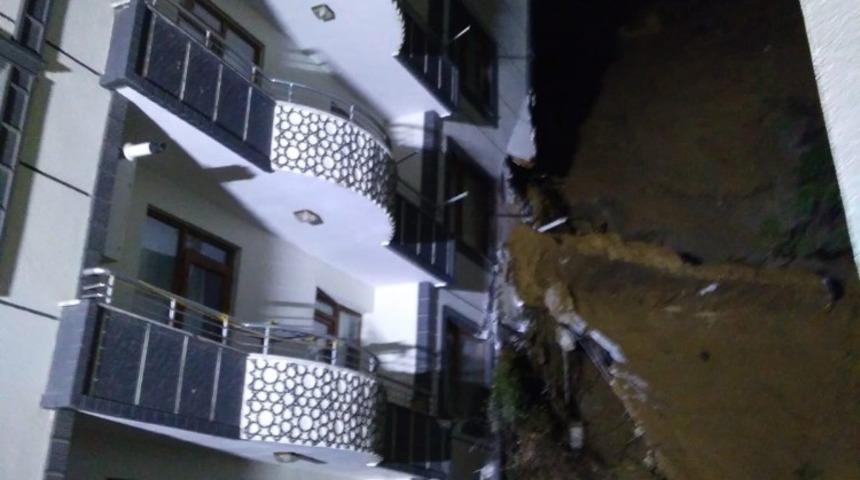 Yalova&rsquo;nın Esenk&ouml;y beldesinde heyelan