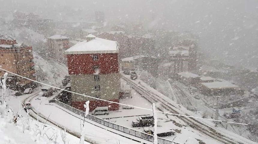 G&uuml;m&uuml;şhane&rsquo;de kar yağışı