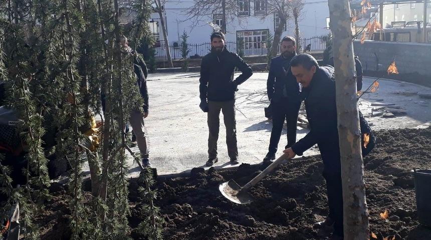 Başkan Tutal, Millet Parkı&rsquo;na ağa&ccedil; dikti