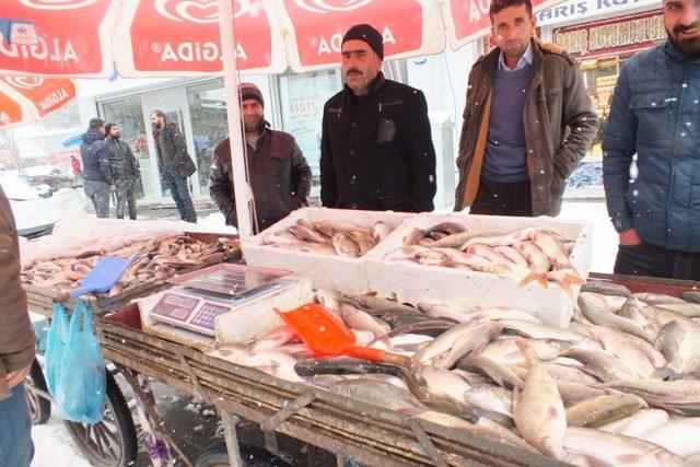 Malazgirt’te kar kürekleri tamamen tüketildi