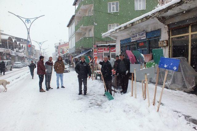 Malazgirt’te kar kürekleri tamamen tüketildi