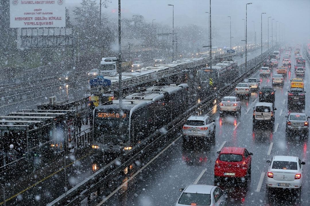 Meteoroloji'den son hava durumu tahmini uyarısı! (İstanbul'da kar yağışı başladı)