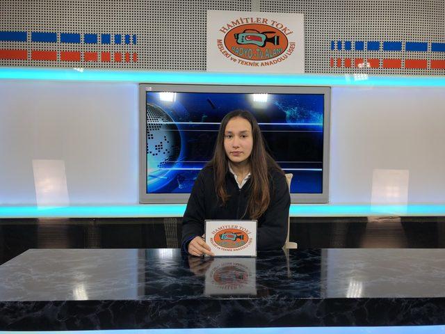 Lisede tam donanımlı televizyon ve radyo stüdyosu