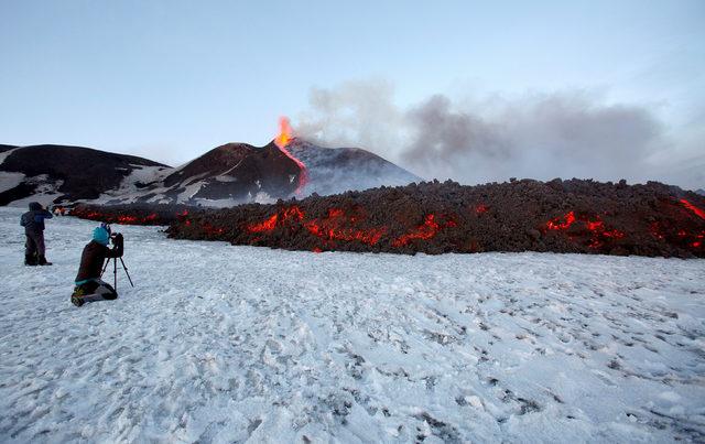 2017-03-01T120000Z_1538858622_RC1E618B9ED0_RTRMADP_3_ITALY-ETNA-VOLCANO