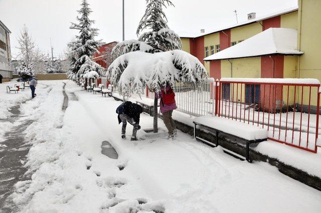 Sorgun’da kar yağışı etkili oldu