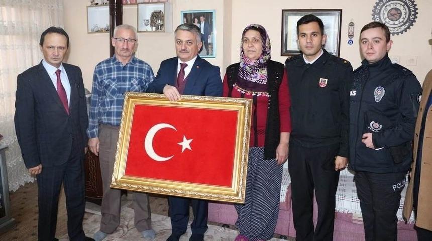 Vali Yazıcı şehit ailelerini ziyaret etti