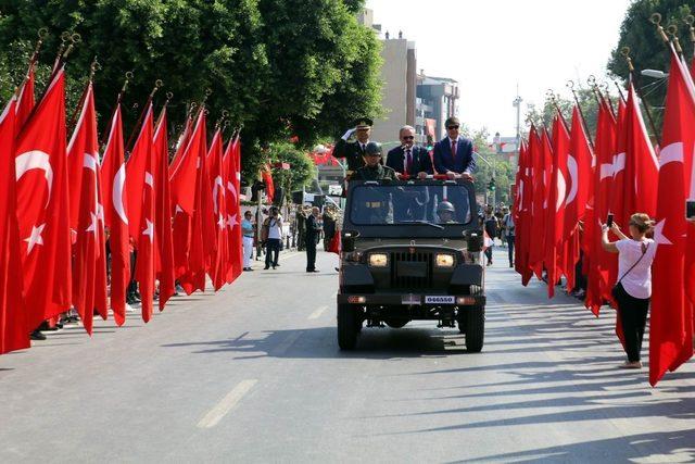 Antalya Valiliğinden yırtık, sökük, yamalı, solmuş Türk bayrağı genelgesi