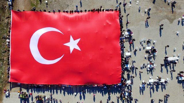 Antalya Valiliğinden yırtık, sökük, yamalı, solmuş Türk bayrağı genelgesi