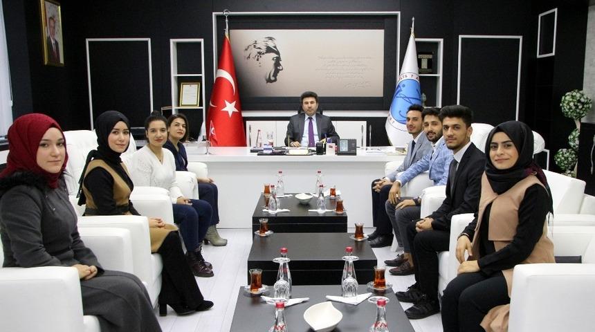 Rekt&ouml;r&uuml; Karacoşkun &ouml;ğrenci topluluklarıyla bir araya geldi