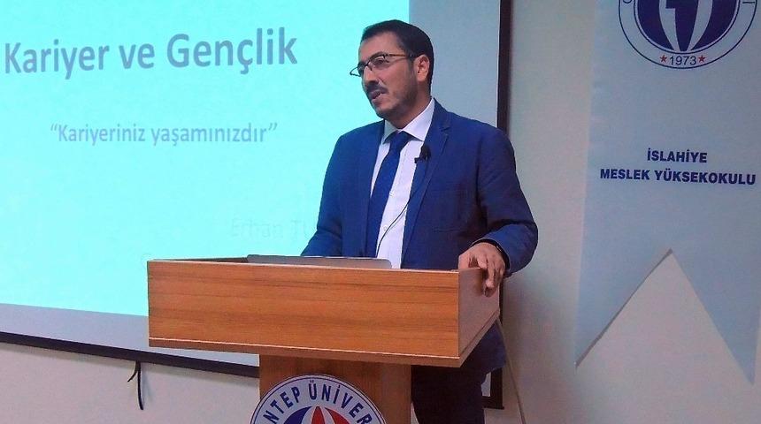 Kariyer ve gen&ccedil;lik konferansına yoğun ilgi