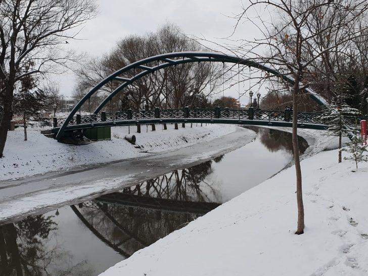 Hava ısısı düştü Porsuk Çayı yer yer dondu G3