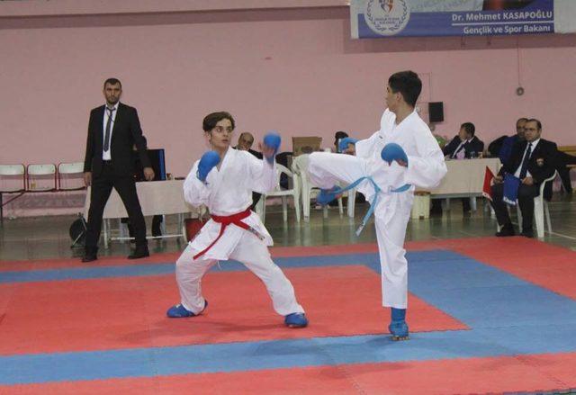 Erzurum’da karate rüzgarı