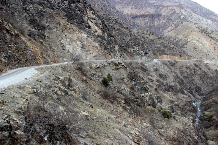 Gümüşhane'deki 'ölüm yolu' vatandaşların korkulu rüyası oldu G3