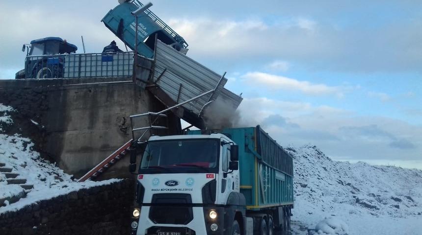 Manisa B&uuml;y&uuml;kşehir&rsquo;e kar engel olmadı